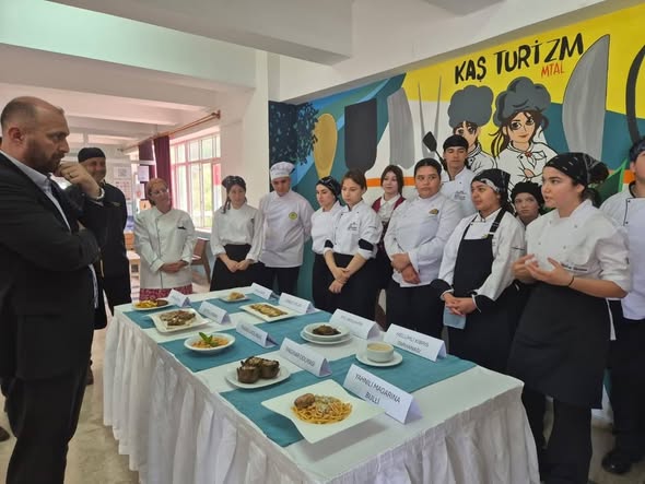 Kaş Proje ortağı kardeş ülke Kıbrıs’tan Gazi Mağusa Ticaret Lisesi,