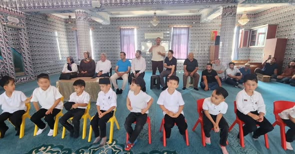 Kaş ilçesi Ova Mahallesi Zühra-Hasan Tuna 4-6 Yaş Grubu Kur'an Kursunda Yıl Sonu Etkinliği ve Karne Töreni Gerçekleştirildi.