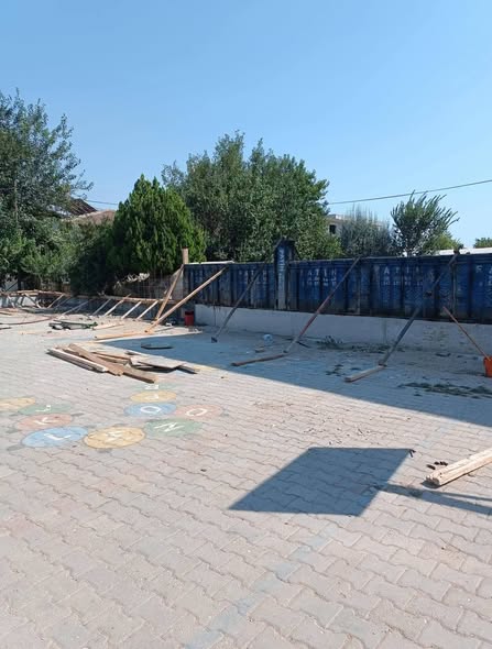Kınık İlkokulunda Bahçe Duvarı ve Kantin Yapım Çalışmaları