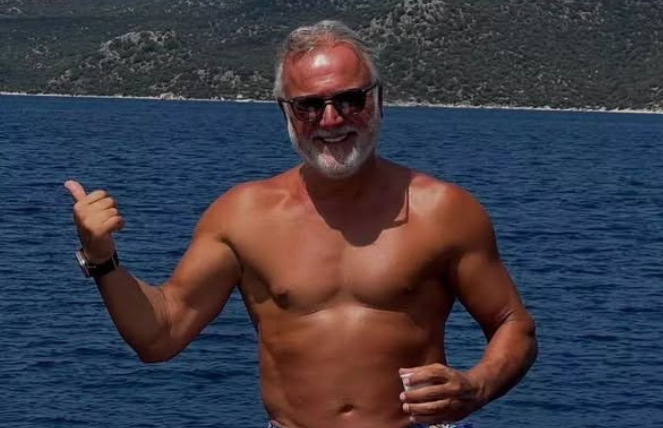 Zafer Öztürk'ten Kaş Kalkan'da çifte mesai: Hem tatil yaptı hem Otelini yeni sezona hazırladı